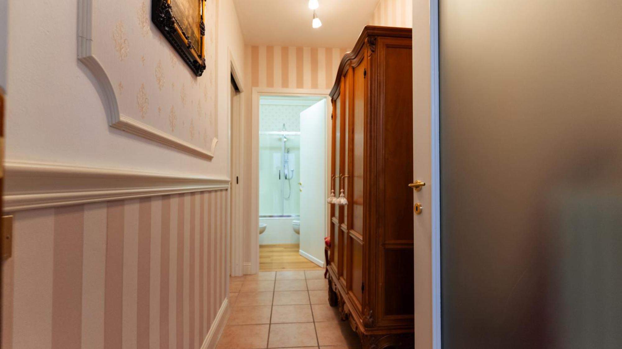 New Cozy Apartment - City Centre Lecco Esterno foto